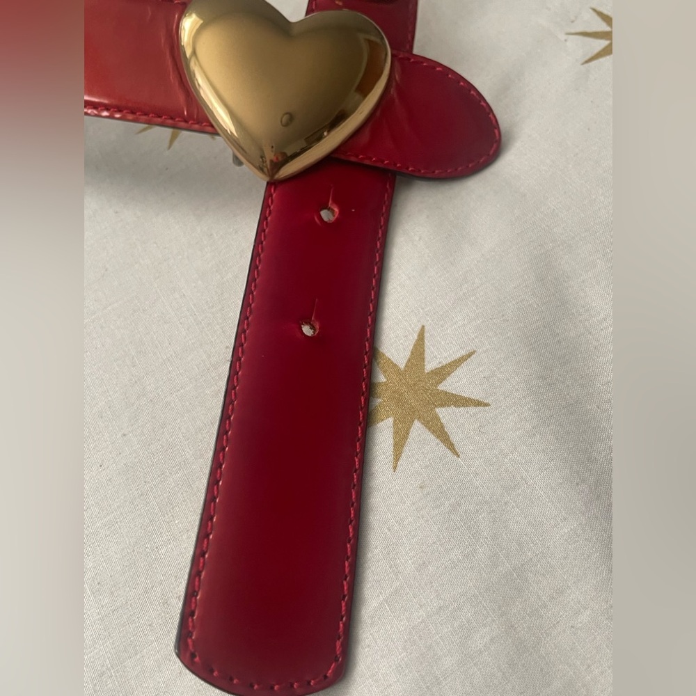 Vintage MOSCHINO REDWALL Red Leather Gold tone Hearts Belt Size 42 - Picture 12 of 12